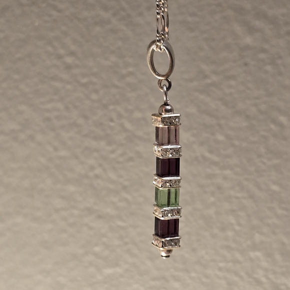 Elegant Silver Pendant Necklace - Picture 3 of 3